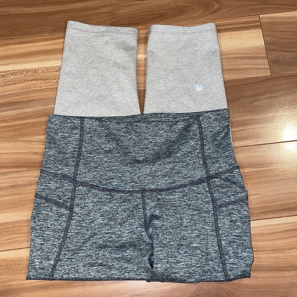 Champion - Women’s Small - 7/8 Capri Legging with Pocket - Grey Dry Fit Spandex